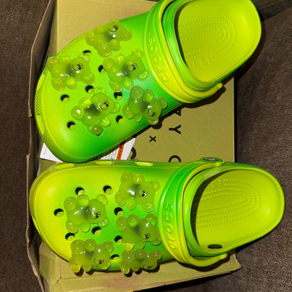 Lazy Oaf X Crocs - Picture 3 of 3